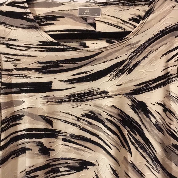 JM Collection Flowy Top - Picture 2 of 4